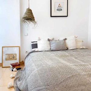 Couverture Losange à Pompons en laine tissé à la main