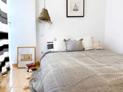 Couverture Losange à Pompons en laine tissé à la main