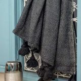 Couverture-Losange-à-Pompons-en-laine-noir Couverture Losange à Pompons en laine