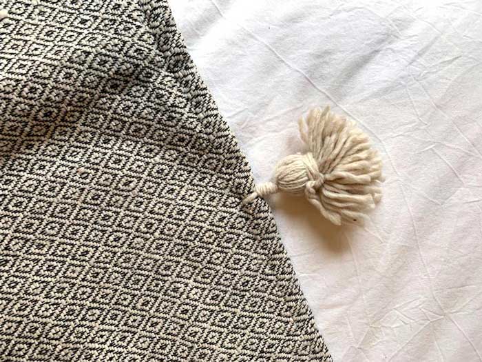 Couverture Losange à Pompons en laine