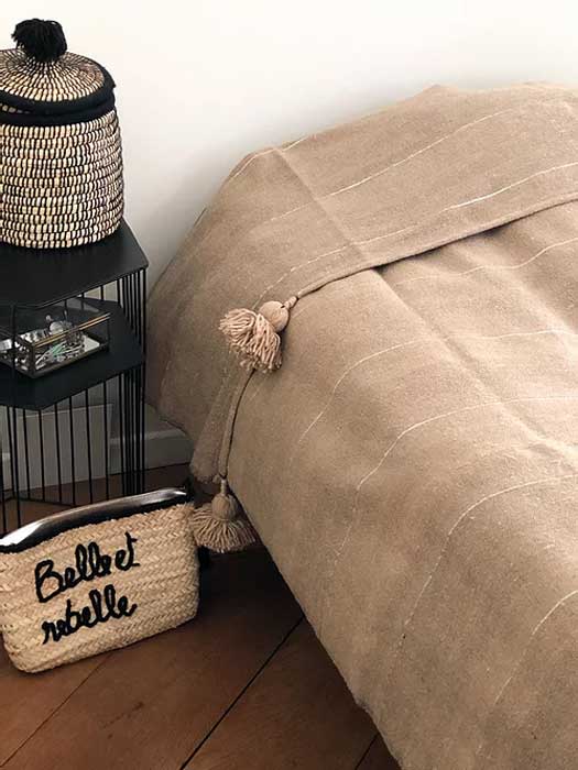 Couverture-rayures-Lurex-argent-à-PomPons-en-laine-tissé-à-la-main-beige Couverture rayures Lurex argent à Pompons en laine tissé à la main