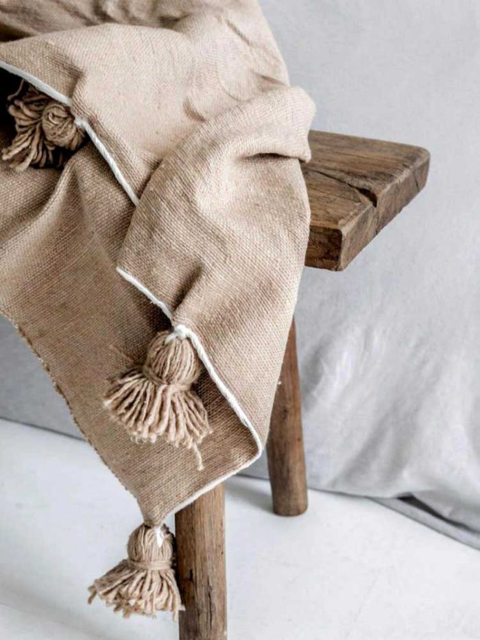 Couverture rayures Lurex argent à Pompons en laine tissé à la main