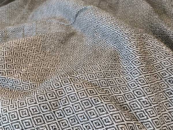 Couverture Losange à Pompons en laine