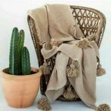 couvre-lit-pompon-beuge-laine Couverture rayures Lurex argent à Pompons en laine tissé à la main